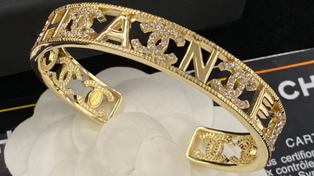 
				Chanel - Jewelry
				bijuterii